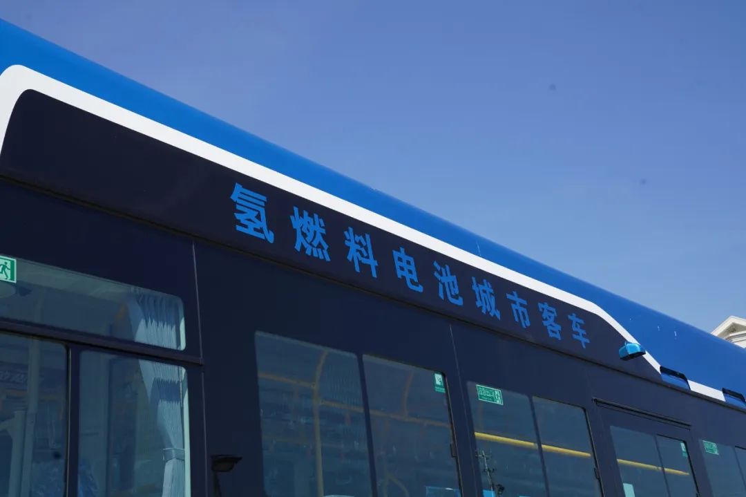 金旅百輛氫燃料電池公交車(chē)陸續(xù)交付，助力淄博公交打造“氫能時(shí)代”(圖2)