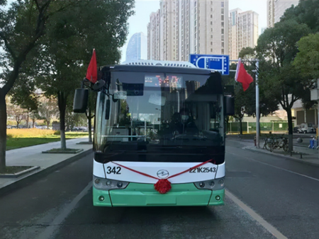 “小塊頭，大能量” 武漢街頭上新“漢產(chǎn)”純電動(dòng)公交車(chē)(圖1)